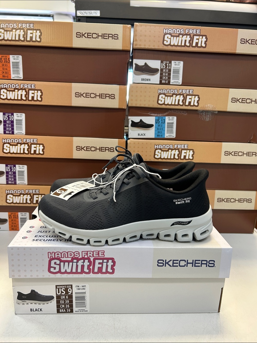 Skechers Swift Fit Women’s Size 9 Black and White Athletic Sneakers 0245